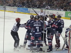 Nach dem 6:1 der Eisbären wurde der Frust bei den Nürnbergern immer größer. (Foto: eisbaerlin.de/walker)