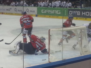 Eisbären-Goalie Petri Vehanen zeigte auch heute wieder eine klasse Leistung und einige richtig starke Saves. (Foto: eisbaerlin.de/Walker)