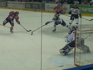 Torchance für die Eisbären Berlin. (Foto: eisbaerlin.de/Walker)