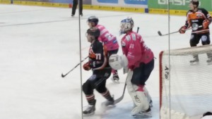 Eisbären-Goalie Petri Vehanen zeigte eine klasse Partie, hielt die Eisbären im Spiel und war am Ende ein Garant für den Sieg gegen Wolfsburg. (Foto: eisbaerlin.de/Walker)