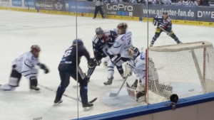 Die Eisbären machen gehörig Druck auf das Iserlohner Tor. (Foto: eisbaerlin.de/walker)