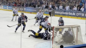 Die Eisbären gaben in der Defensive alles, um ein Gegentor zu verhindern. (Foto: eisbaerlin.de/Walker)