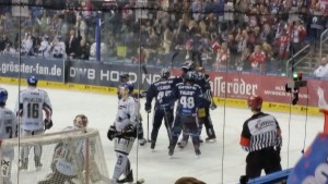 Vier Eisbären-Tore gab es gegen Augsburg zu bejubeln. (Foto: eisbaerlin.de/Walker)